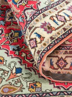 Kibek Ardebil mit Seide